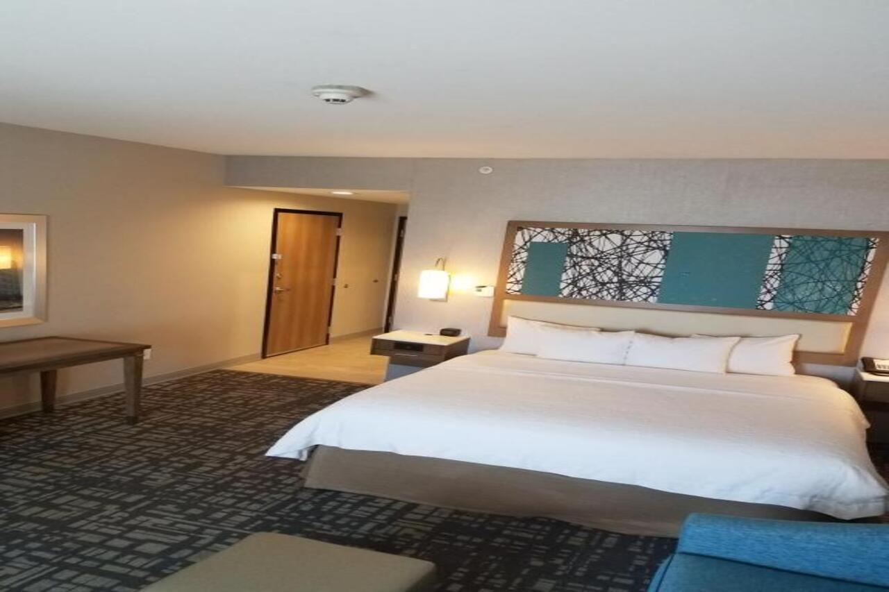 Hampton Inn & Suites Dallas-Колони Экстерьер фото