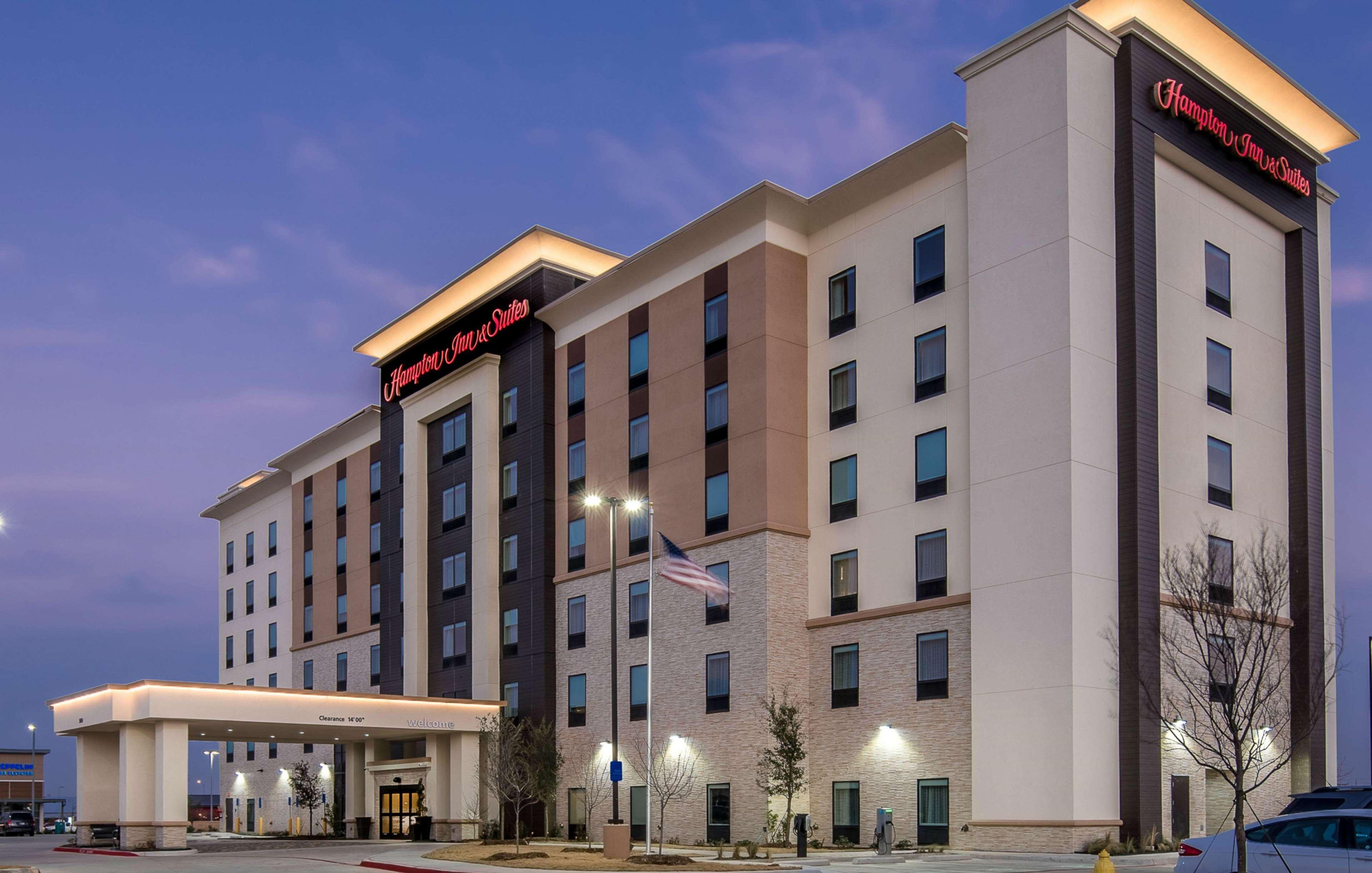Hampton Inn & Suites Dallas-Колони Экстерьер фото
