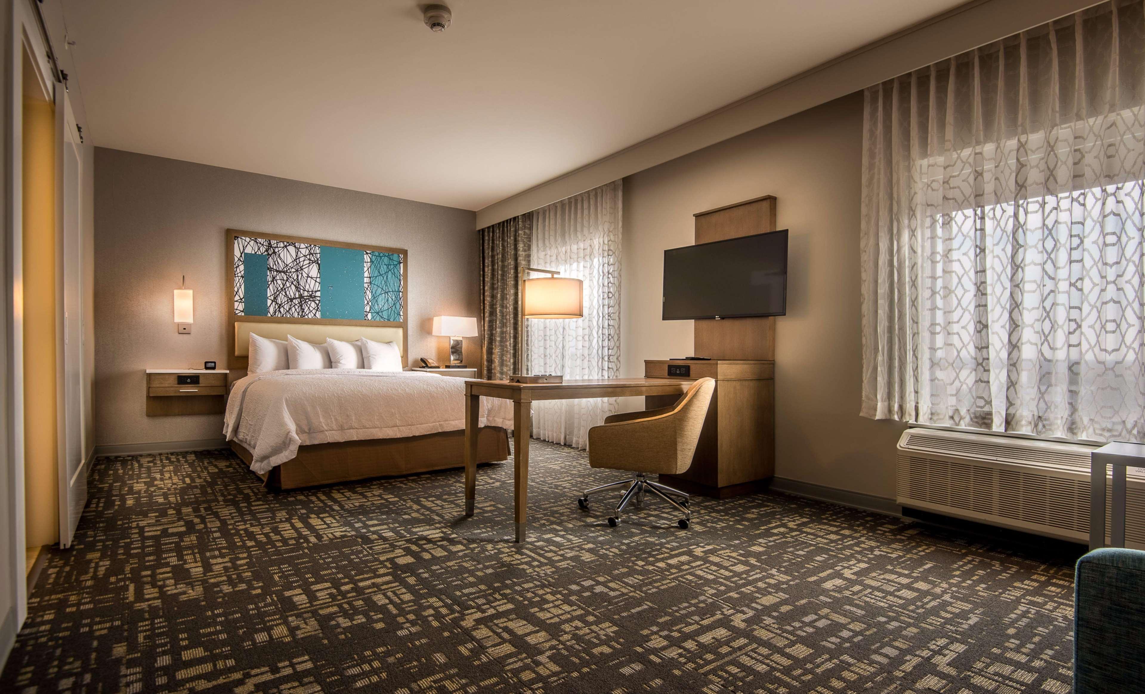 Hampton Inn & Suites Dallas-Колони Экстерьер фото