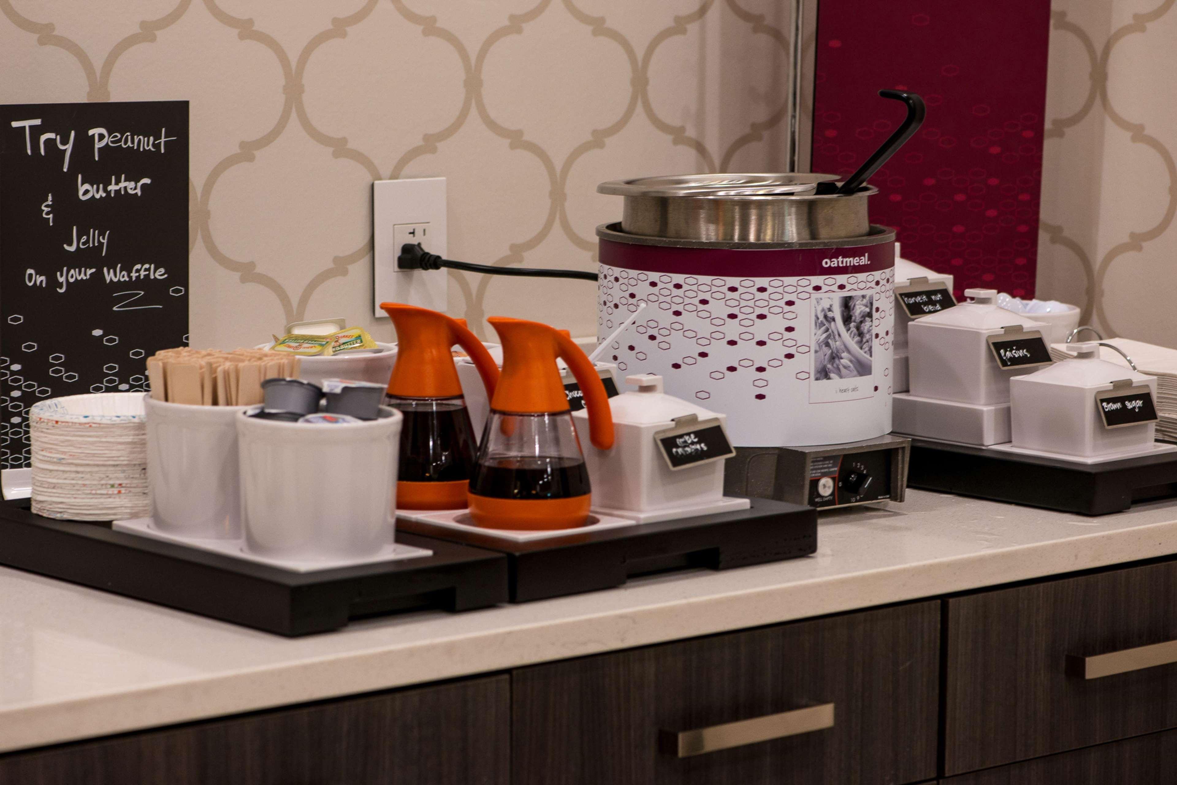 Hampton Inn & Suites Dallas-Колони Экстерьер фото