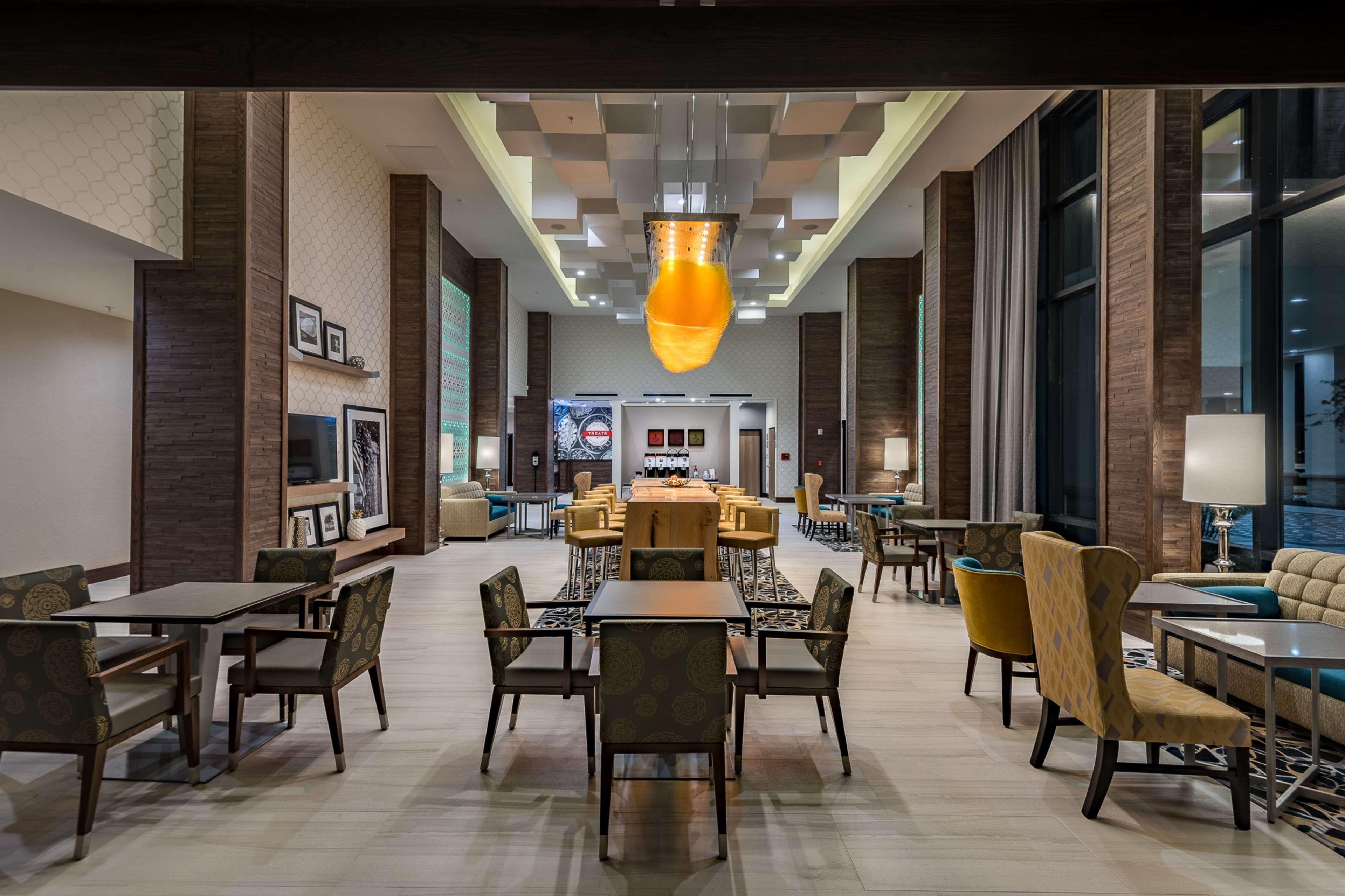 Hampton Inn & Suites Dallas-Колони Экстерьер фото