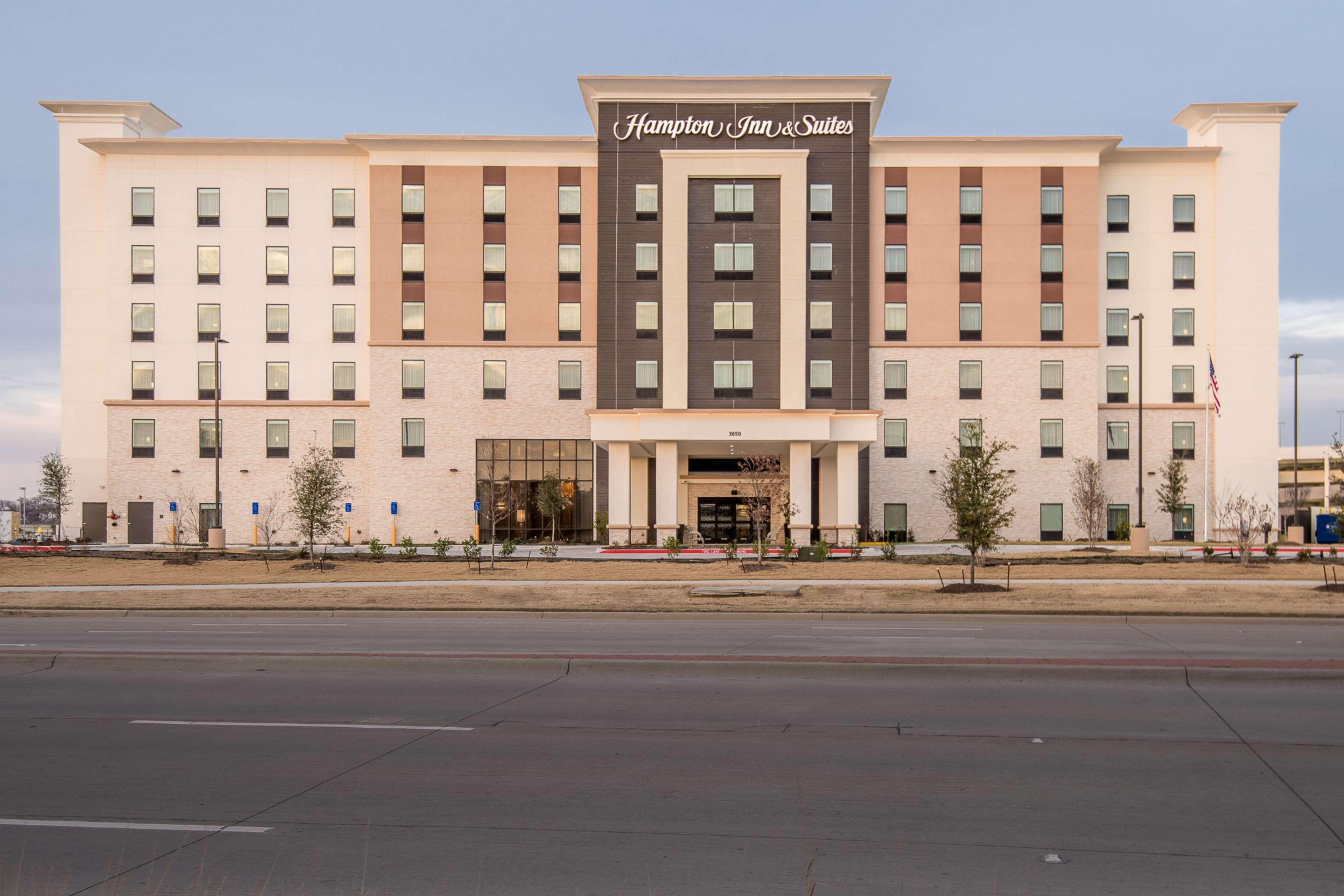 Hampton Inn & Suites Dallas-Колони Экстерьер фото