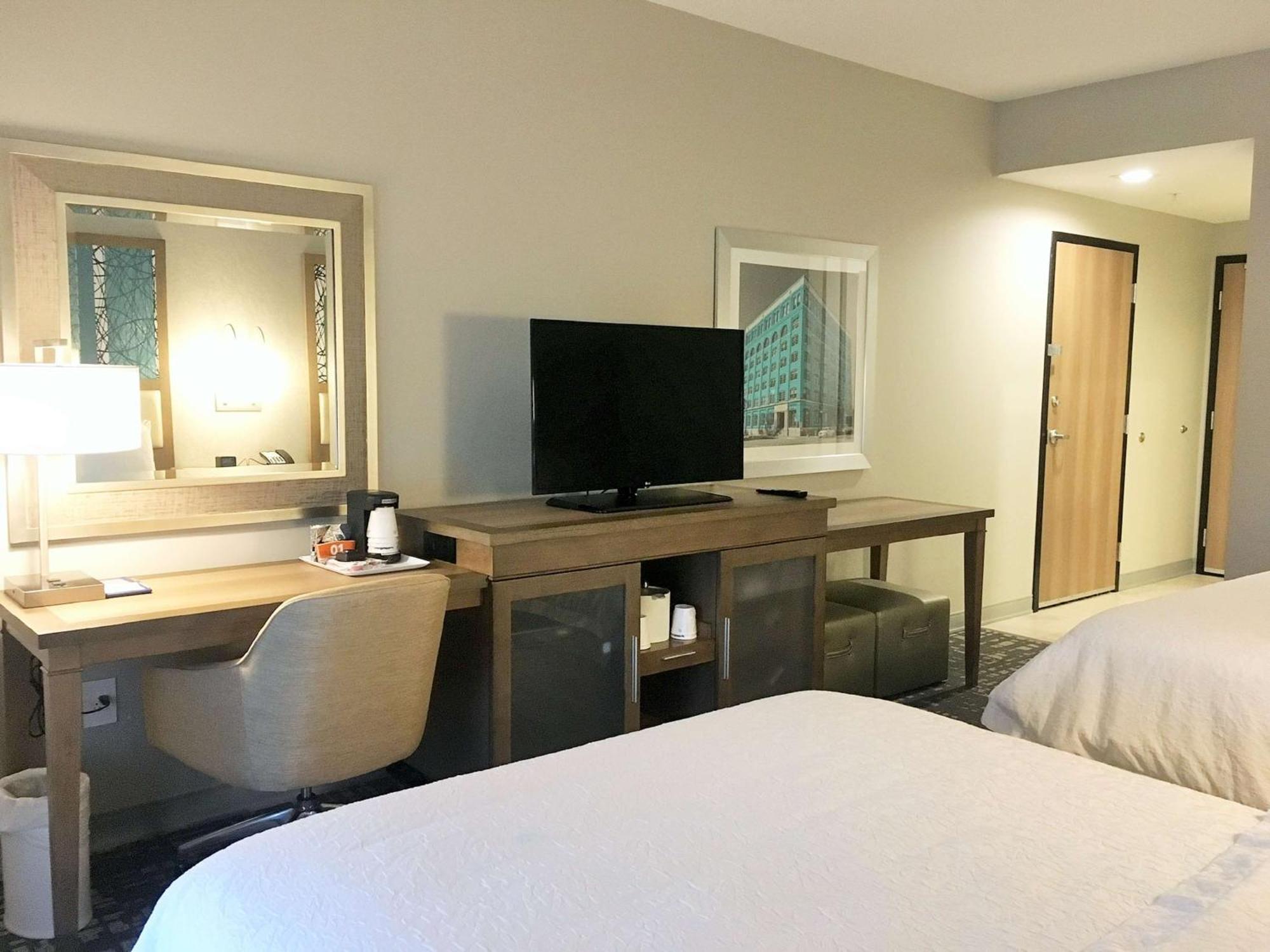 Hampton Inn & Suites Dallas-Колони Экстерьер фото