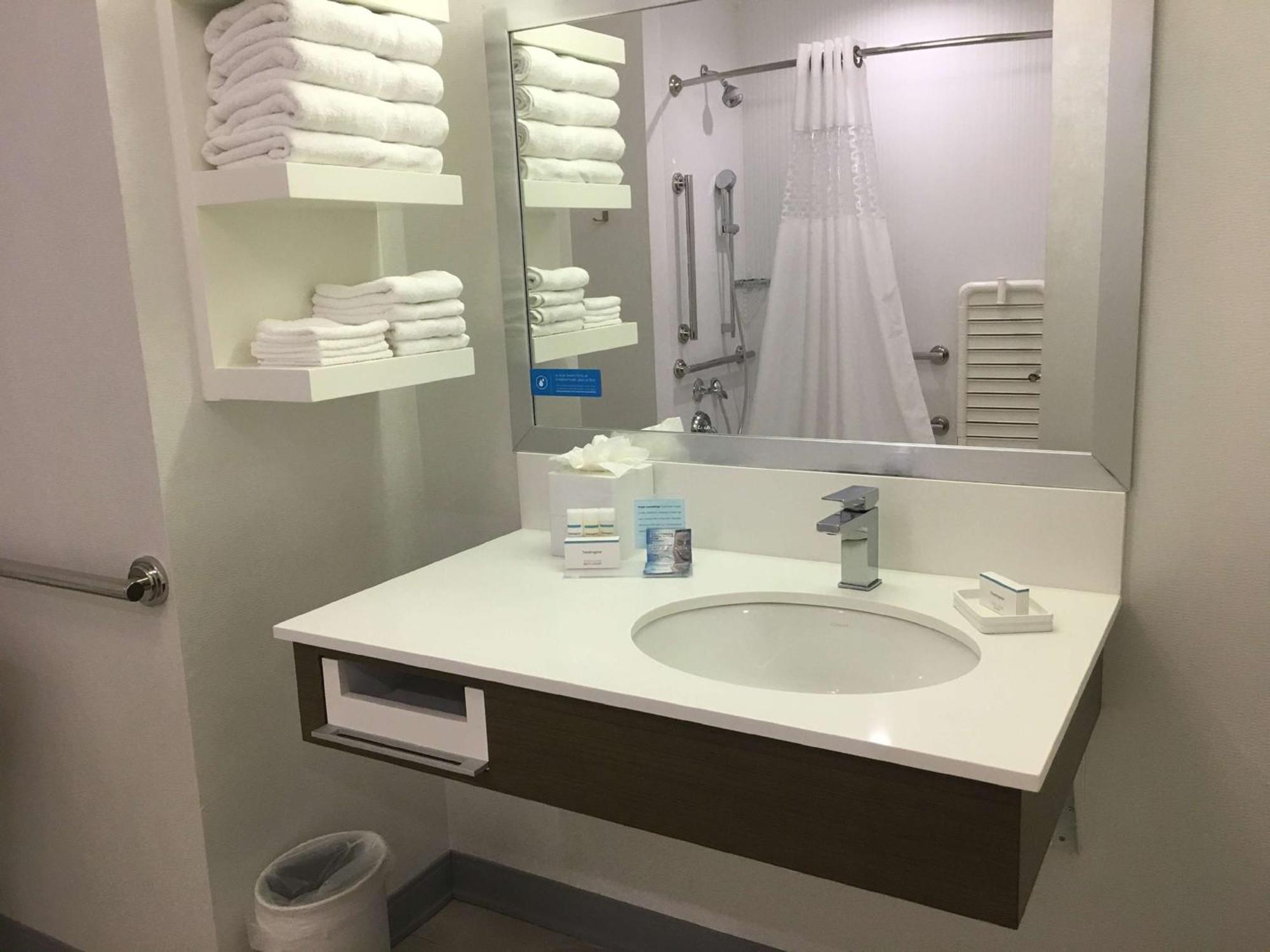 Hampton Inn & Suites Dallas-Колони Экстерьер фото