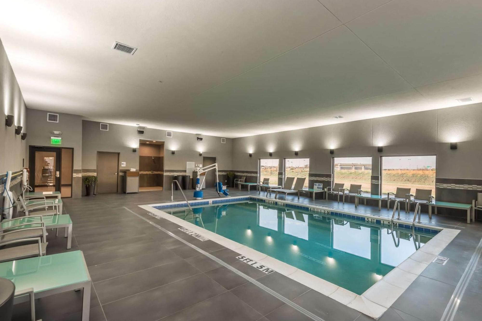 Hampton Inn & Suites Dallas-Колони Экстерьер фото